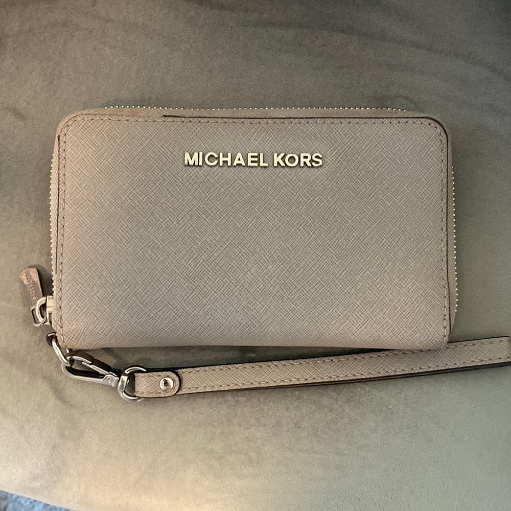 Michael Kors wristlet in good condition